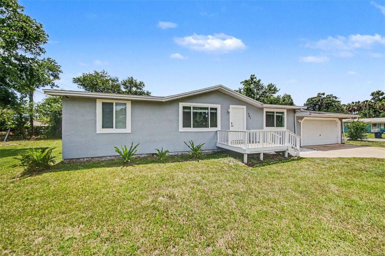 Photo 3 of 701 E Woodland St, Bunnell, FL 32110