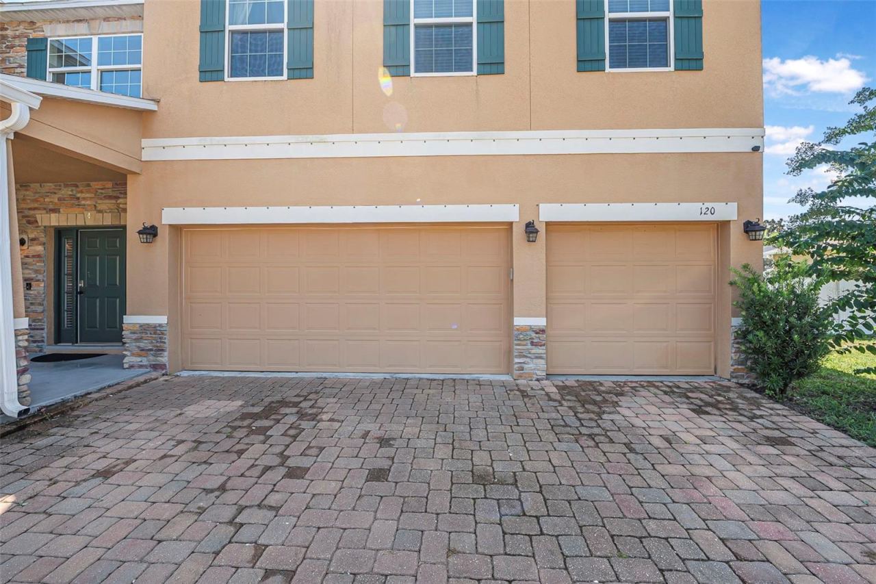 Photo 3 of 120 Los Arbor Dr, Deland, FL 32724