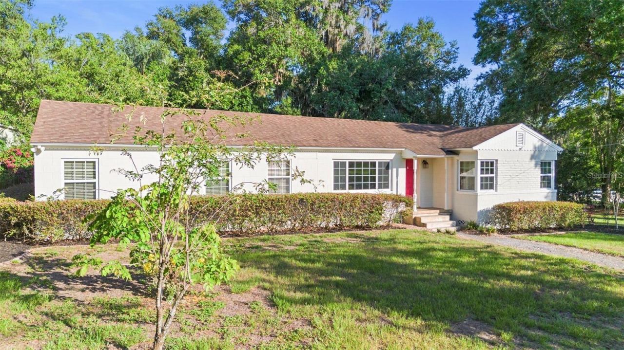 Photo 2 of 611 N Garfield Ave, Deland, FL 32724