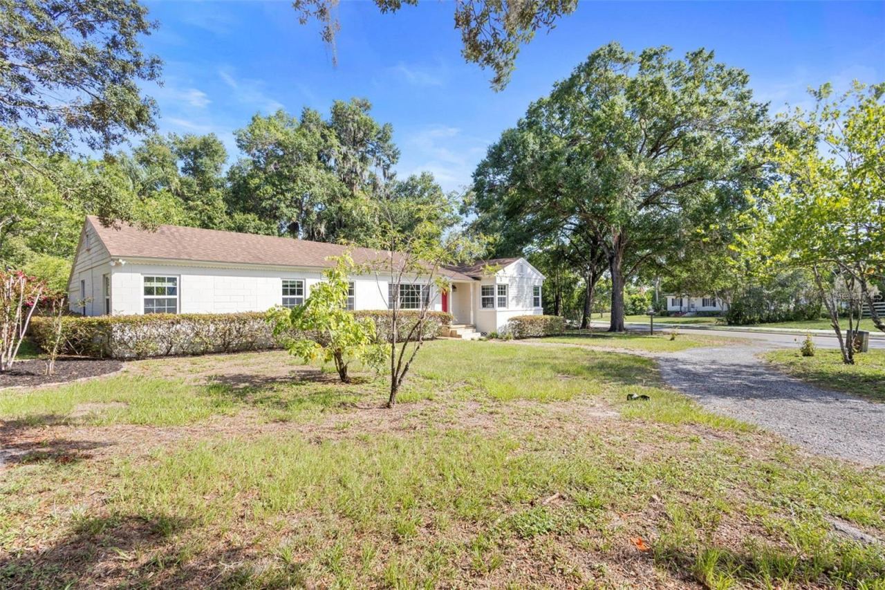 Photo 3 of 611 N Garfield Ave, Deland, FL 32724
