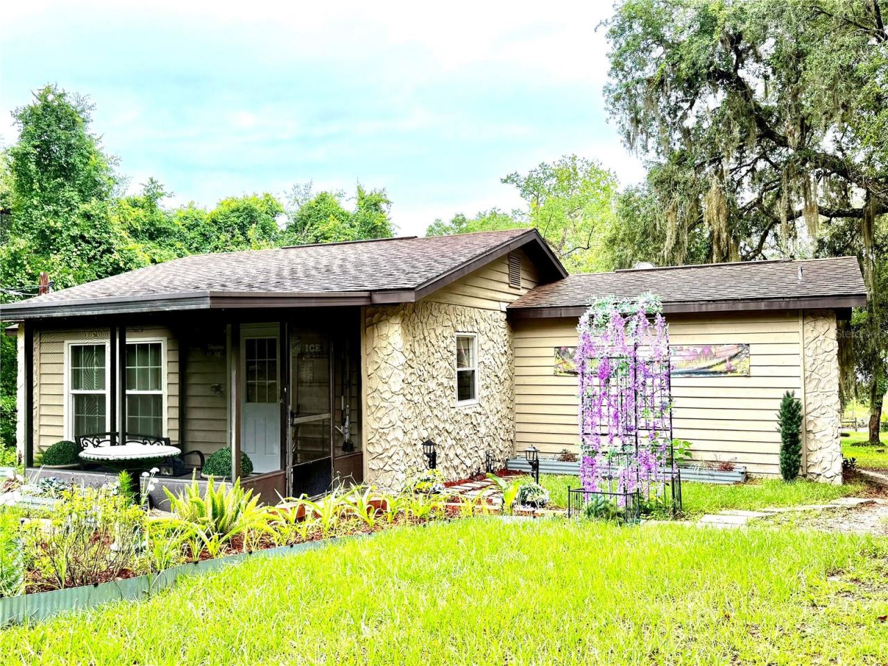 208 Ashley St, Hawthorne