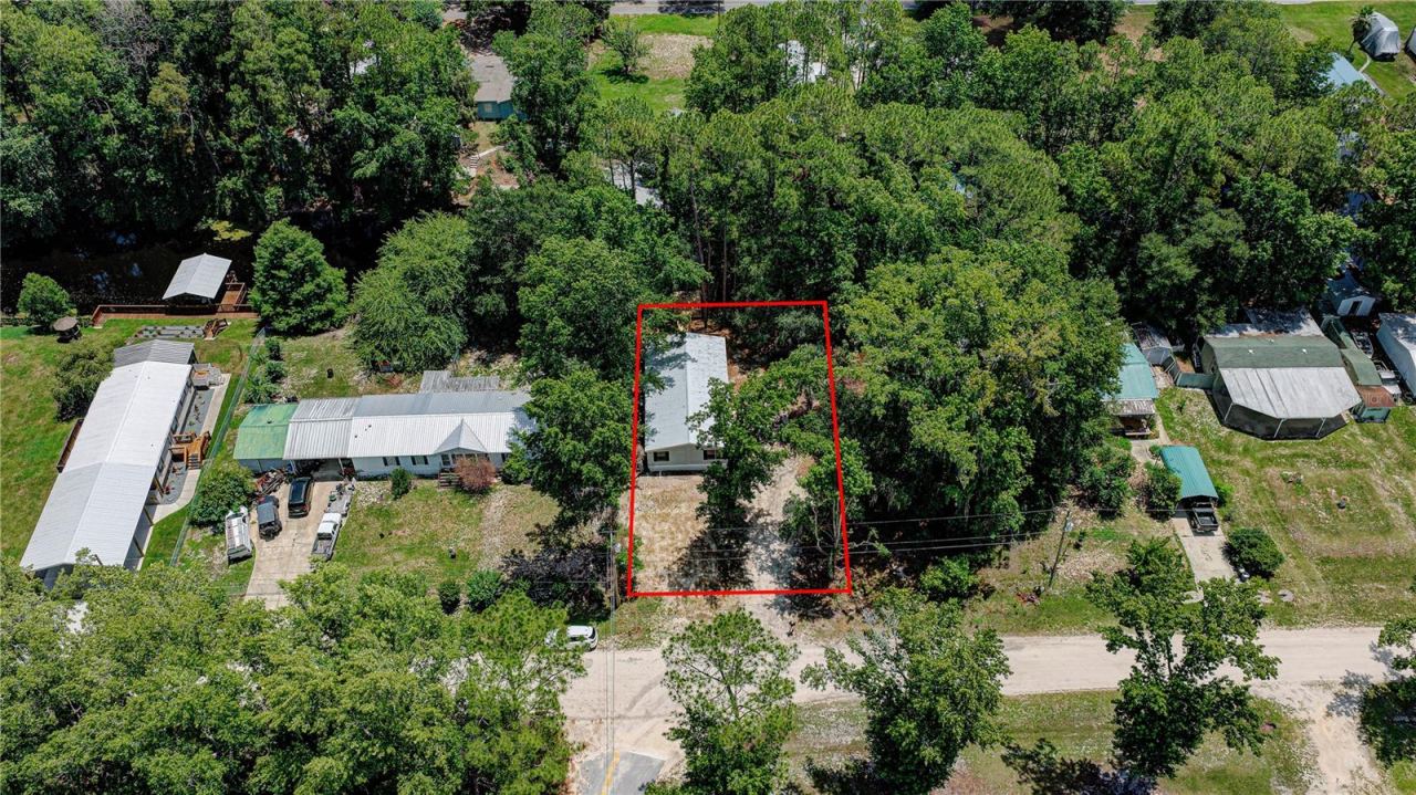 Photo 3 of 118 Waterway Dr, Satsuma, FL 32189