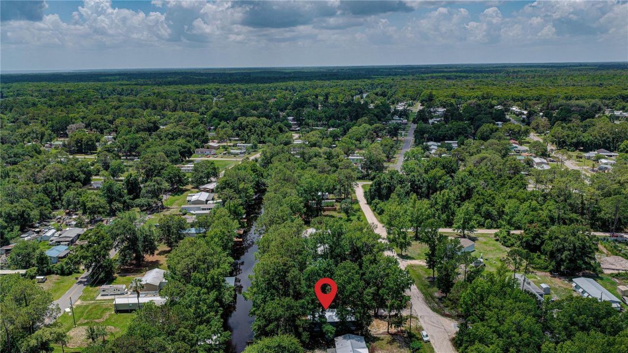 Photo 4 of 118 Waterway Dr, Satsuma, FL 32189
