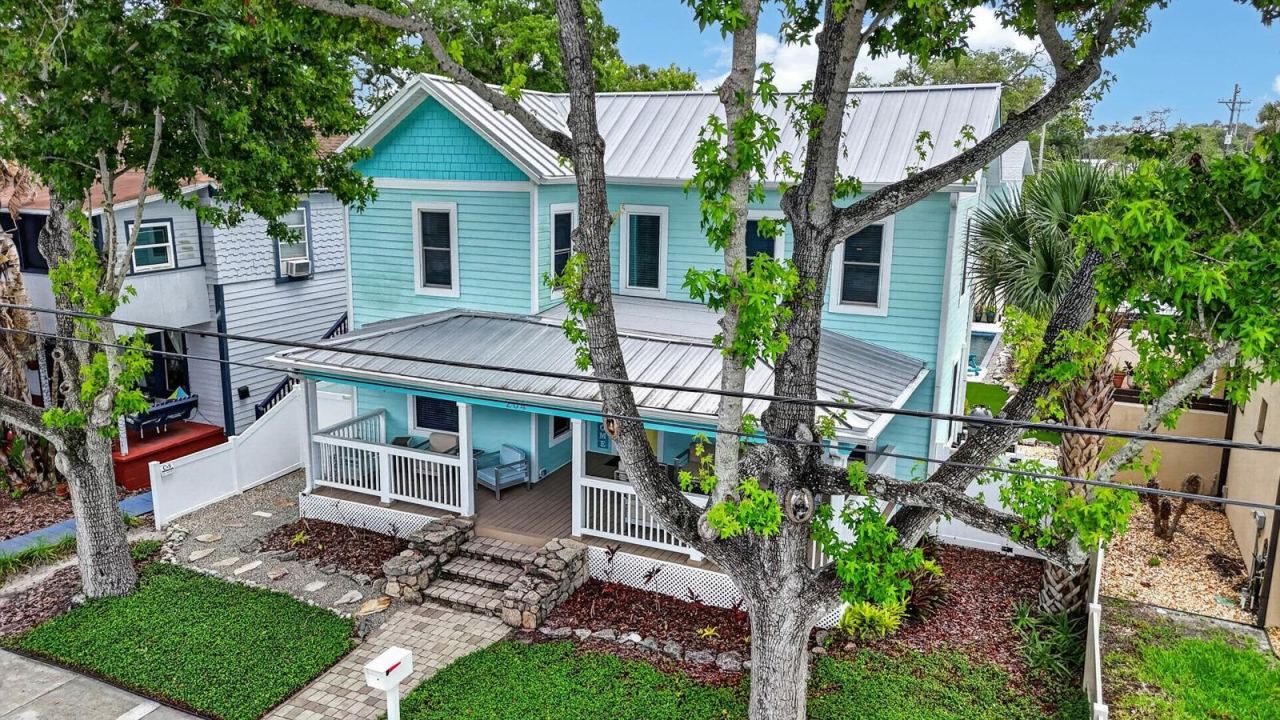 Photo 3 of 204 Palmetto St, New Smyrna Beach, FL 32168