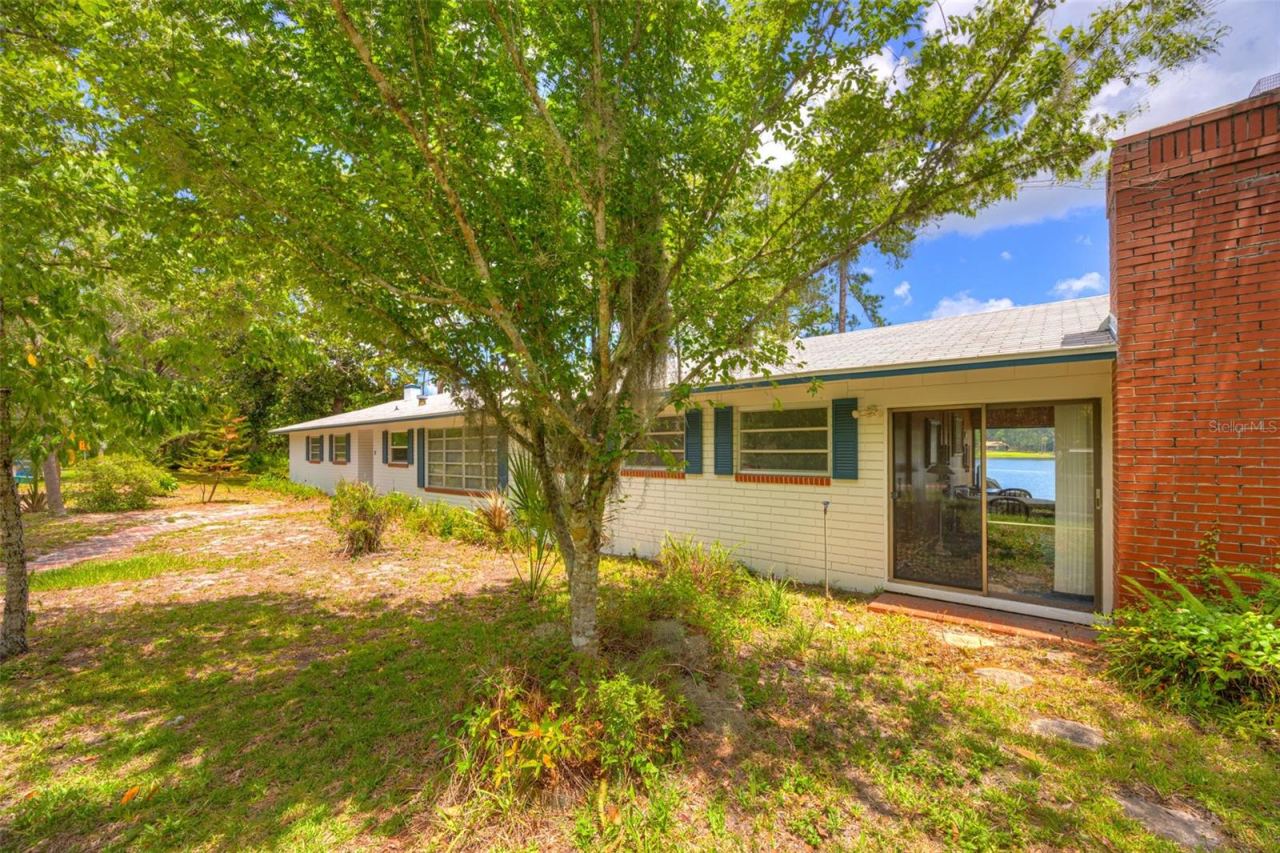 Photo 3 of 33 Willow Ln, Deland, FL 32724