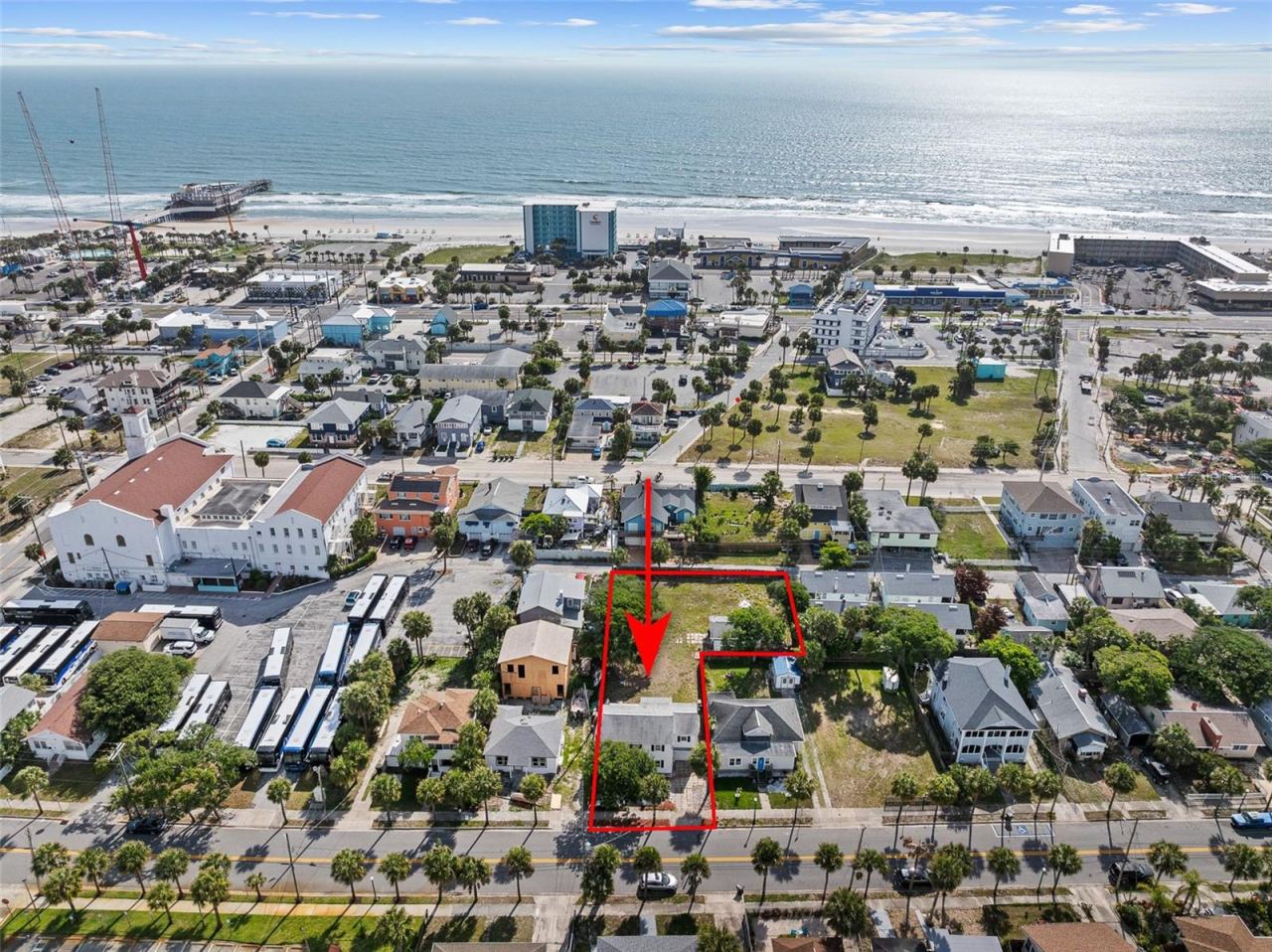 Photo 2 of 129 S Wild Olive Ave, Daytona Beach, FL 32118