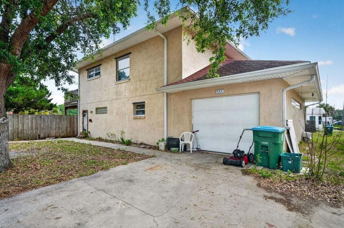 Photo 2 of 124 Randle Ave, Oak Hill, FL 32759