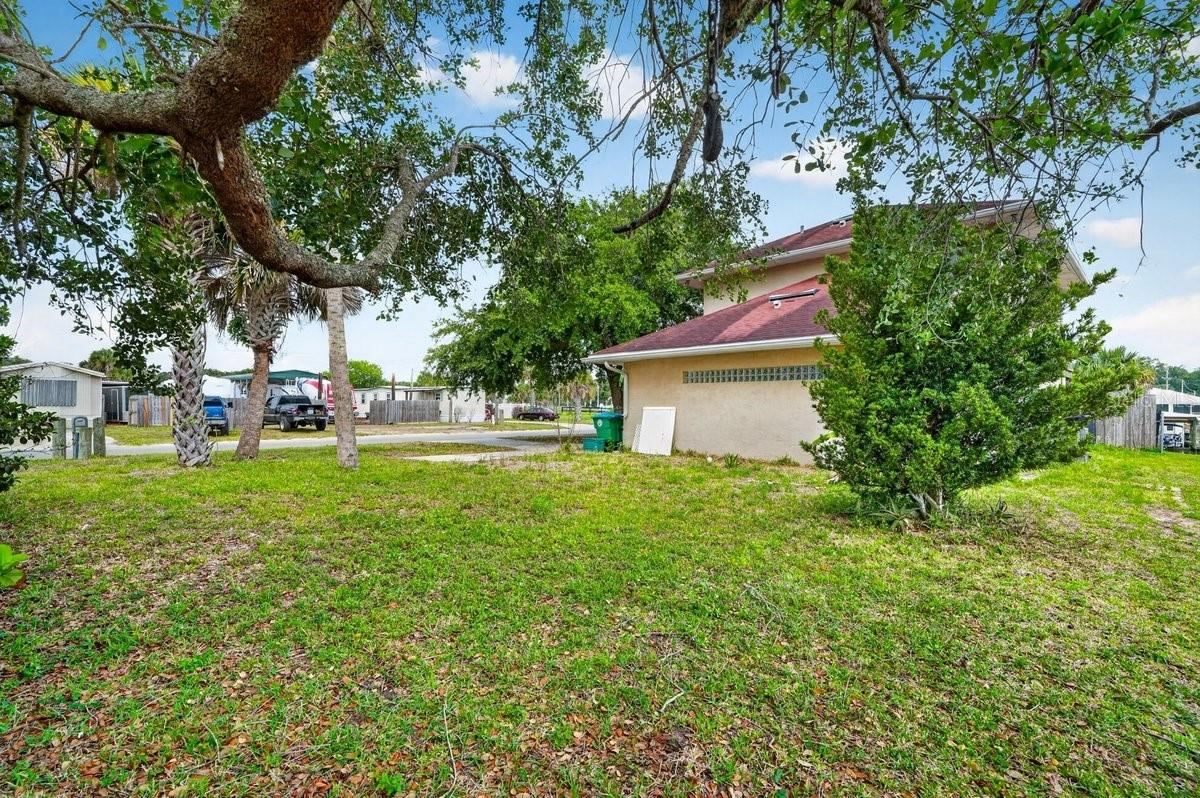 Photo 3 of 124 Randle Ave, Oak Hill, FL 32759