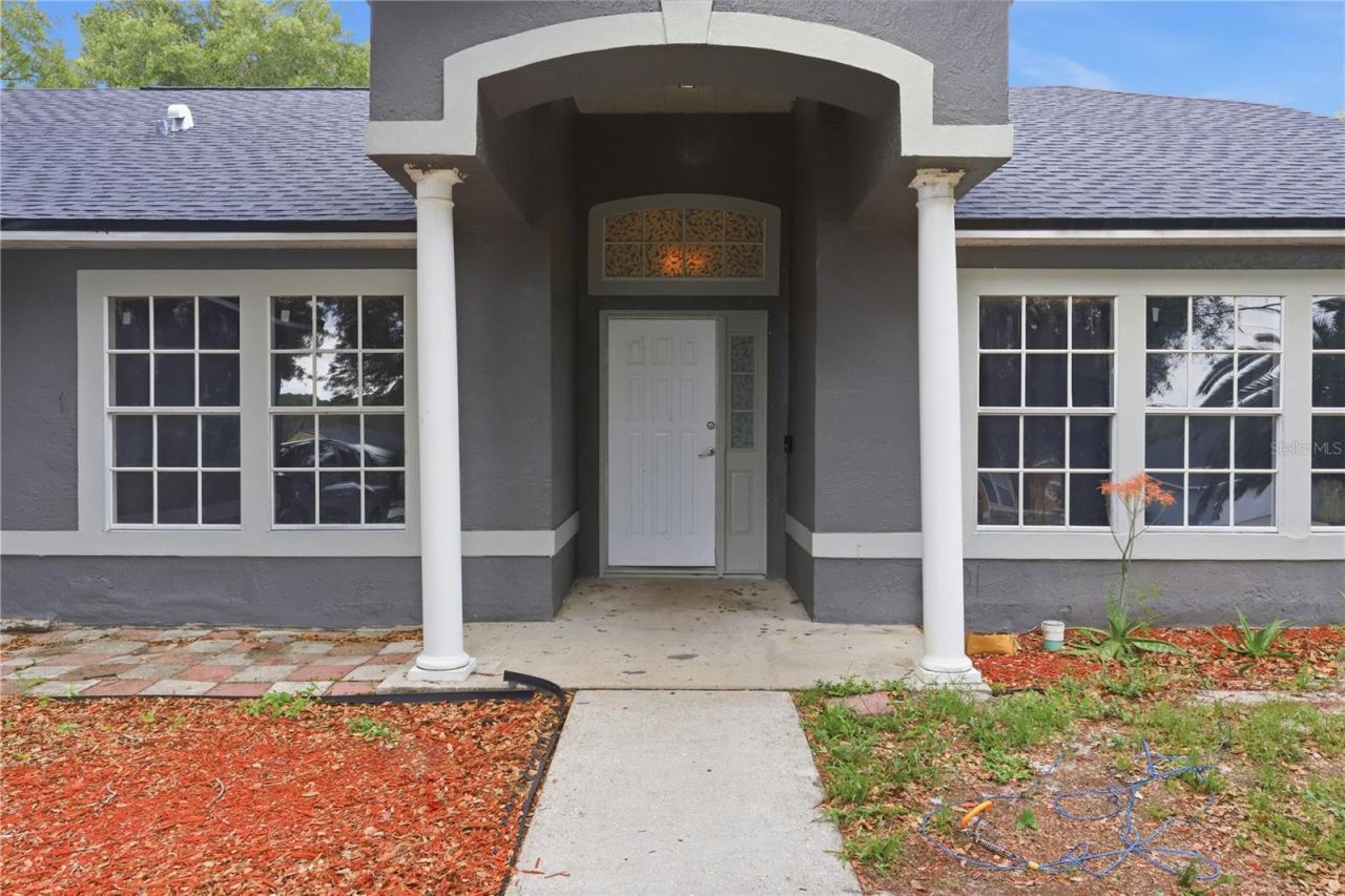 Photo 2 of 725 W 9th St, Deltona, FL 32725