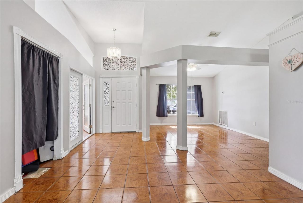 Photo 3 of 725 W 9th St, Deltona, FL 32725