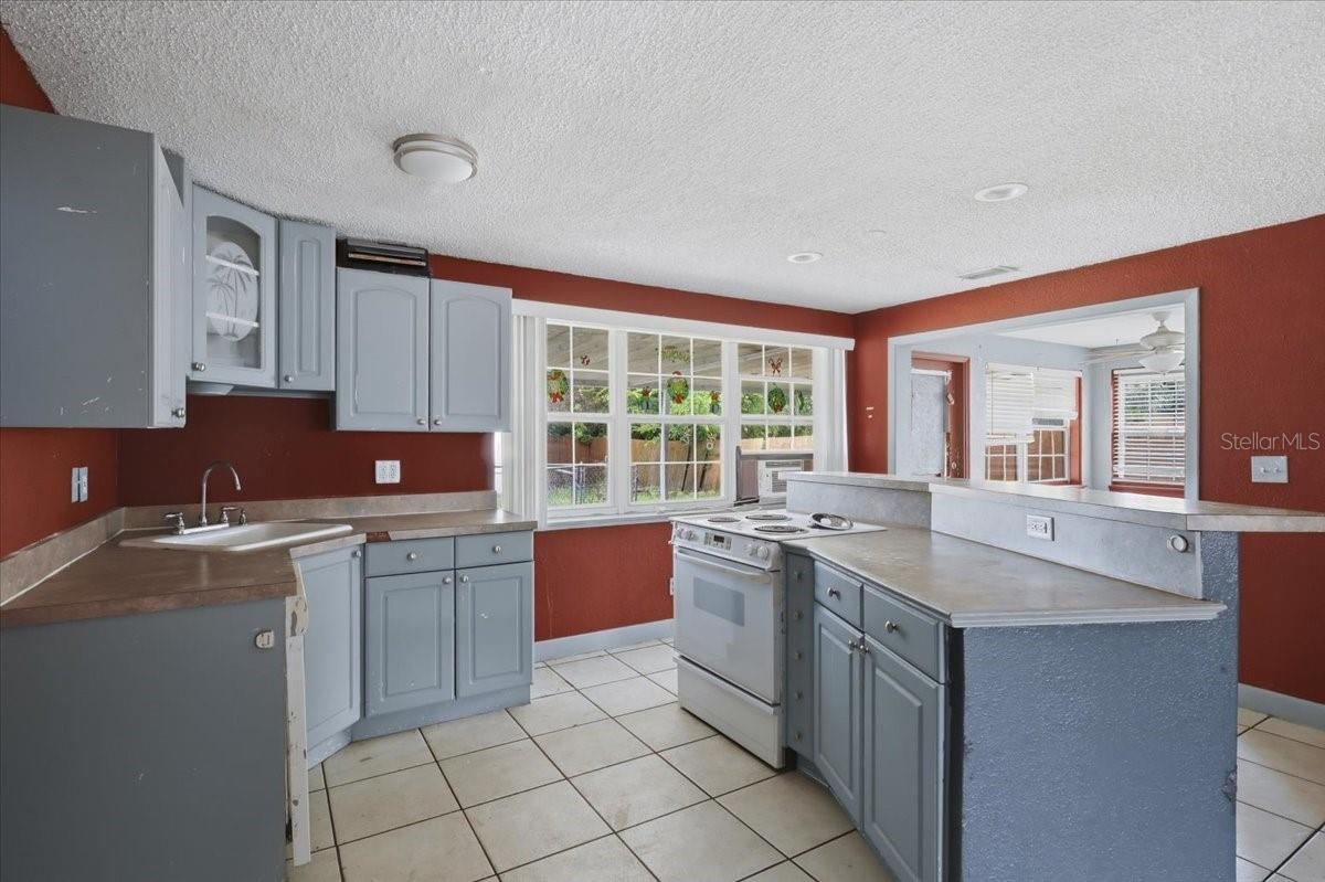 Photo 2 of 2605 Yale Rd, South Daytona, FL 32119