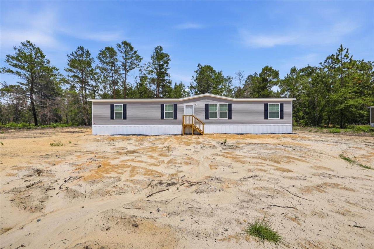 Photo 3 of 150 19th St, Interlachen, FL 32148