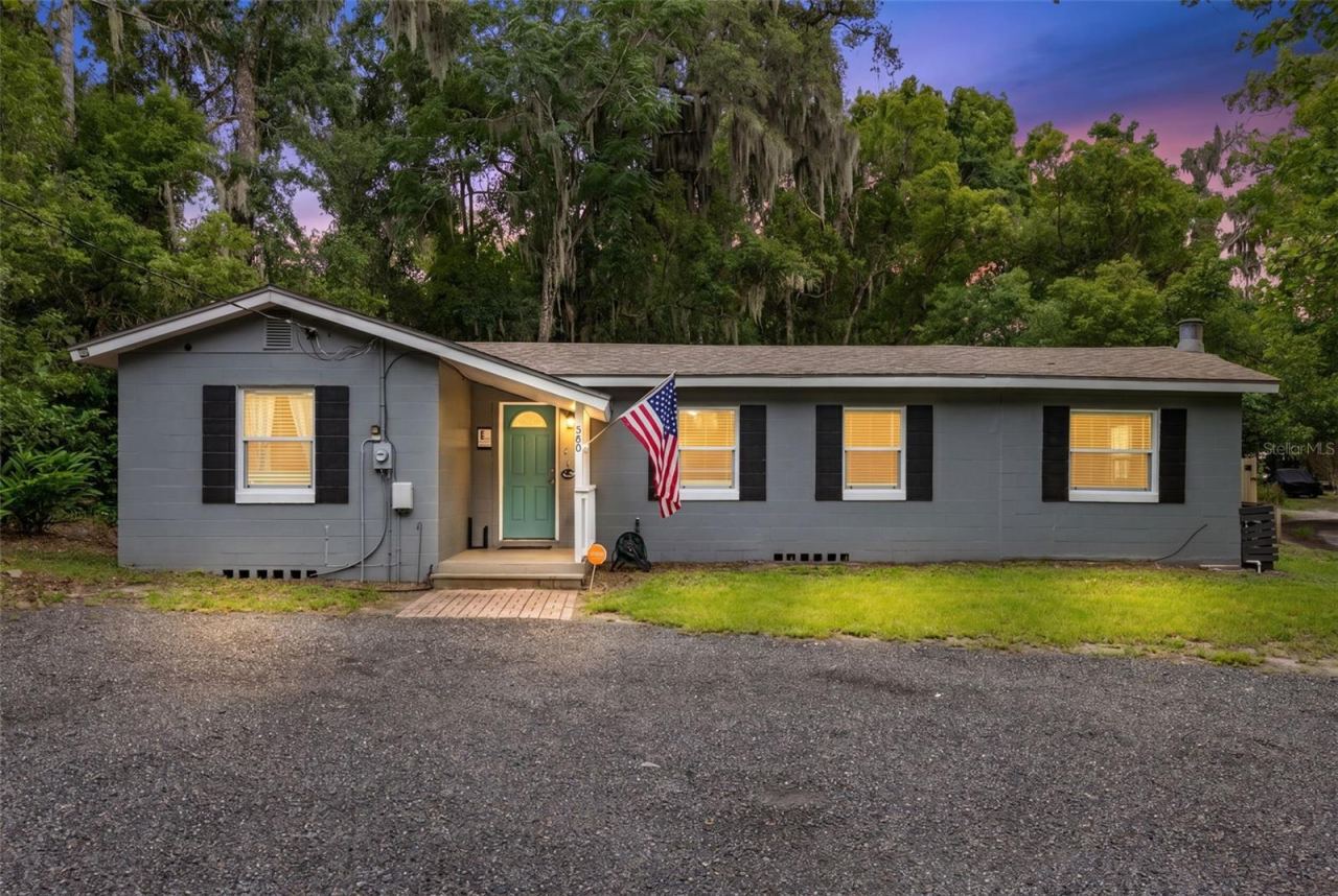 580 Lakeview Ave, Orange City, FL 32763