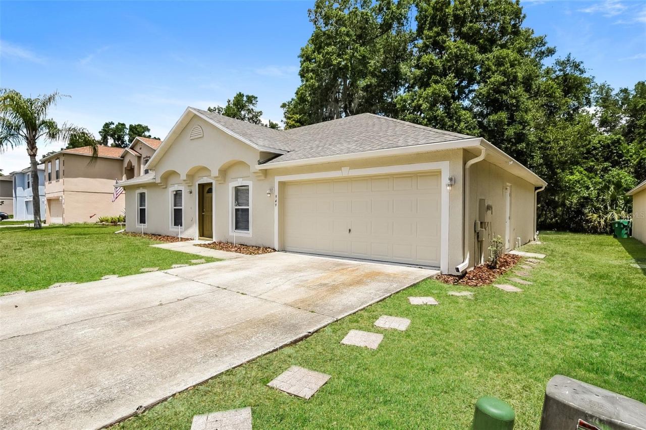 Photo 2 of 949 Cascades Park Trl, Deland, FL 32720
