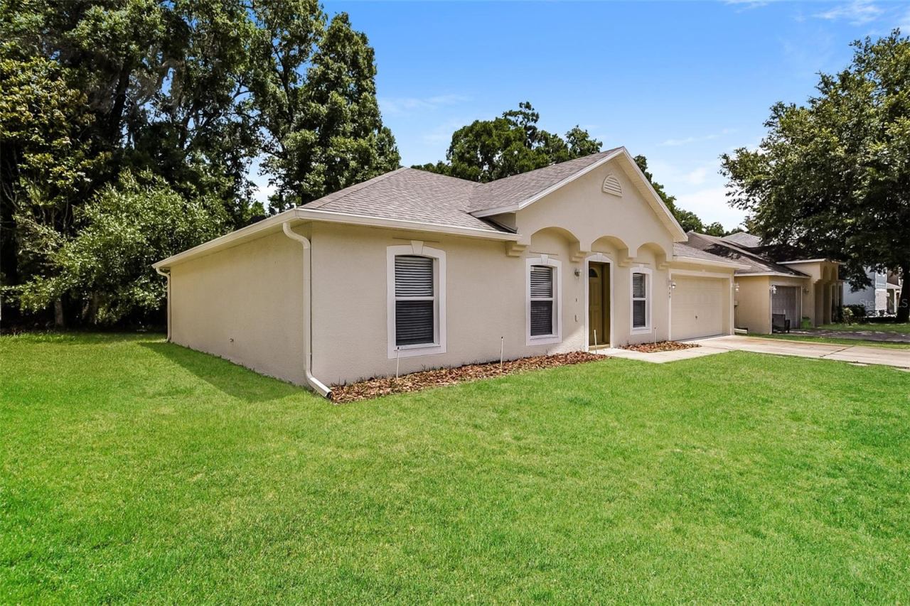 Photo 3 of 949 Cascades Park Trl, Deland, FL 32720