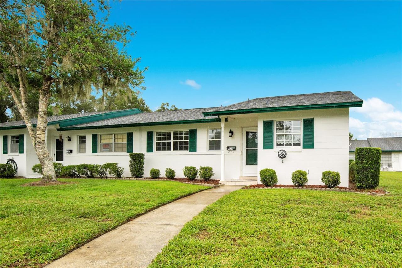 Photo 2 of 239 N Hill Ave #110, Deland, FL 32724