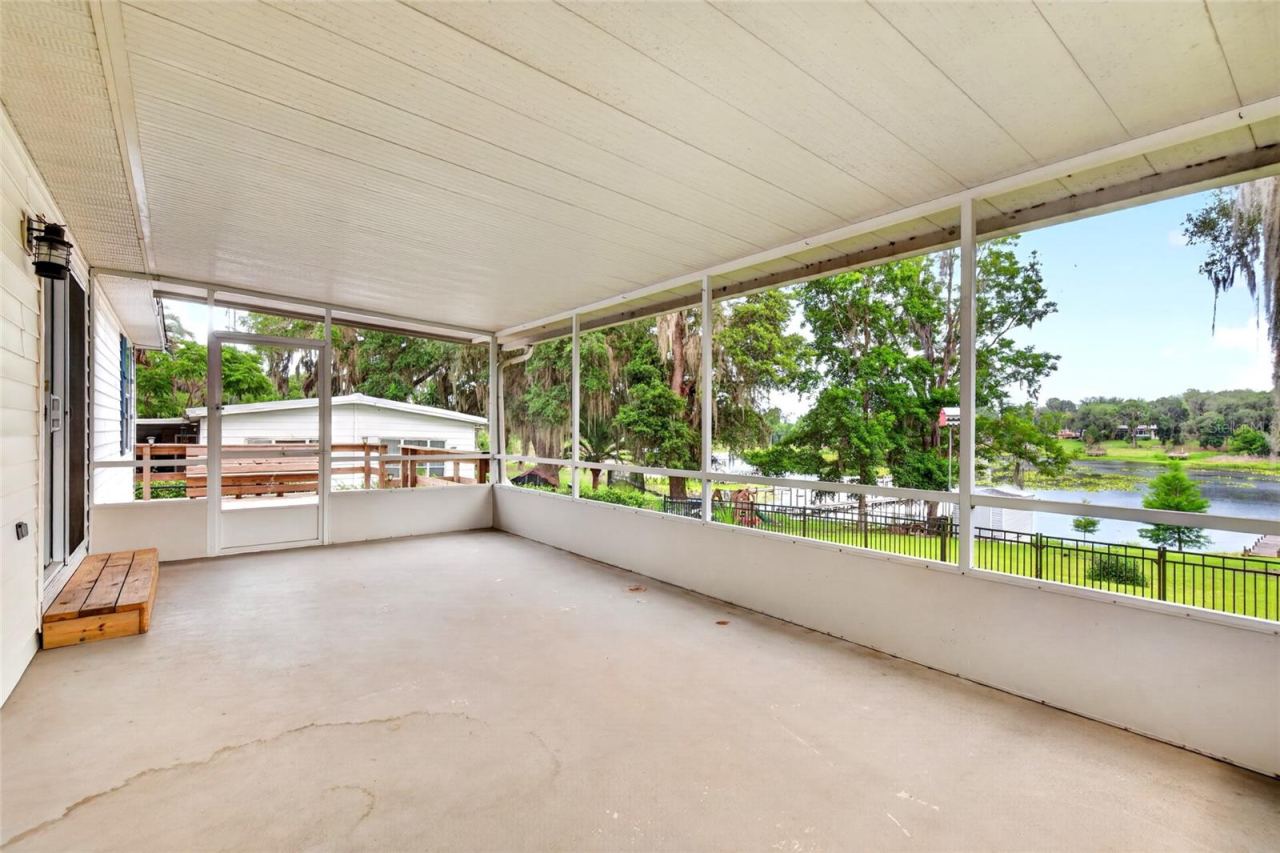Photo 3 of 125 Ann St, Hawthorne, FL 32640