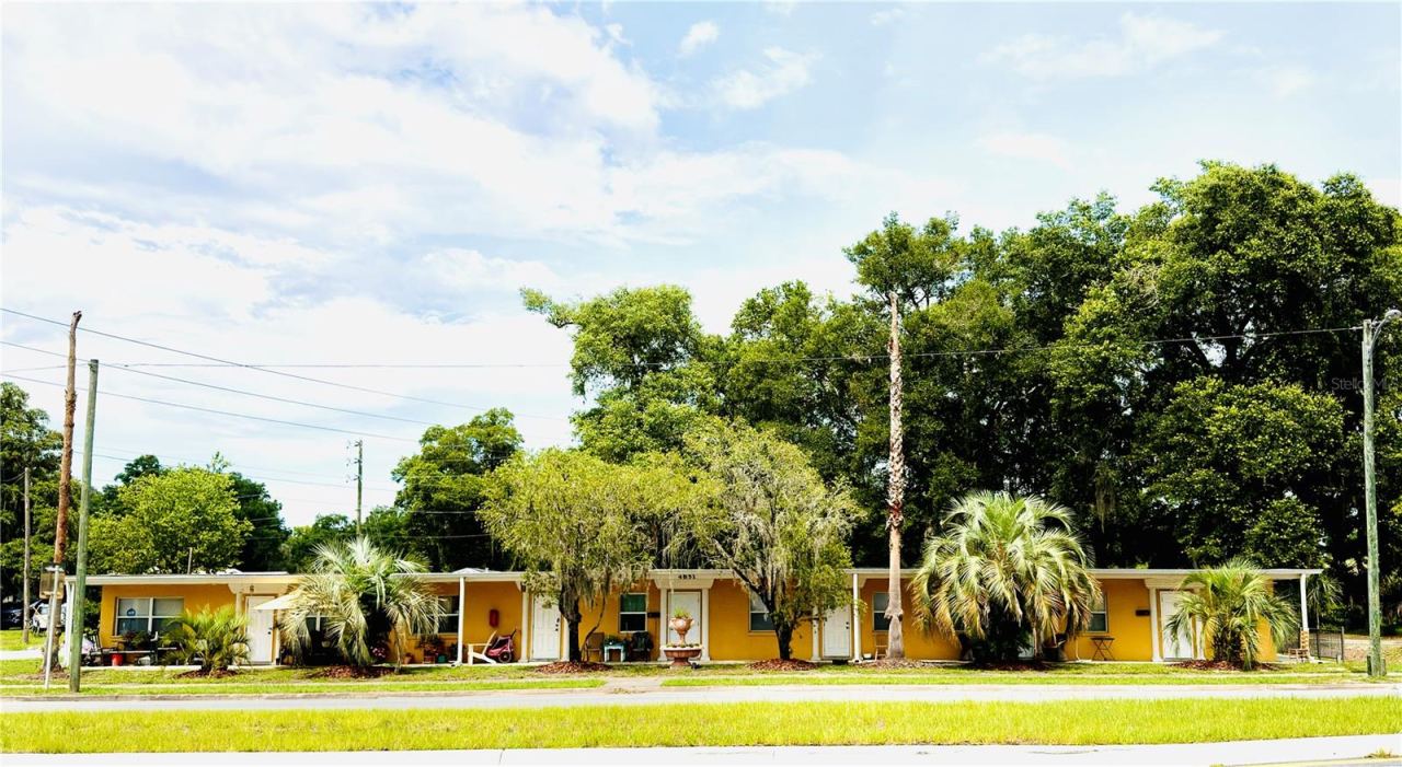 4851 Us Highway 17 Hwy, De Leon Springs, FL 32130