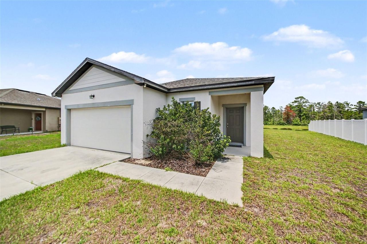 Photo 2 of 1006 Commuter Dr, Deltona, FL 32738