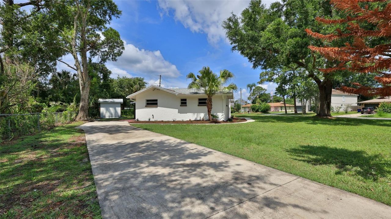 Photo 2 of 2212 Woodland Dr, Edgewater, FL 32141