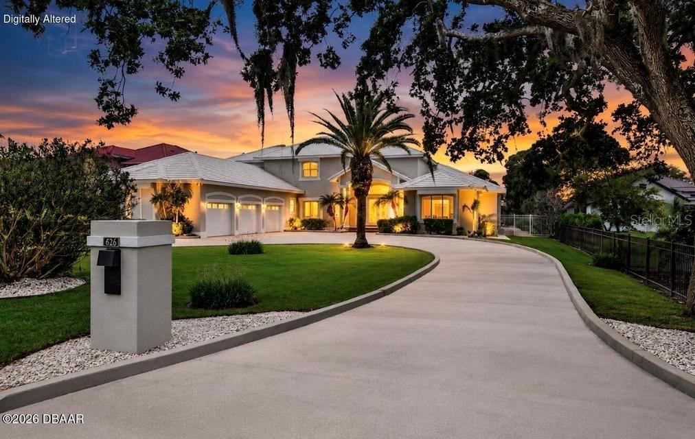 Photo 2 of 626 Riverside Dr, Ormond Beach, FL 32176