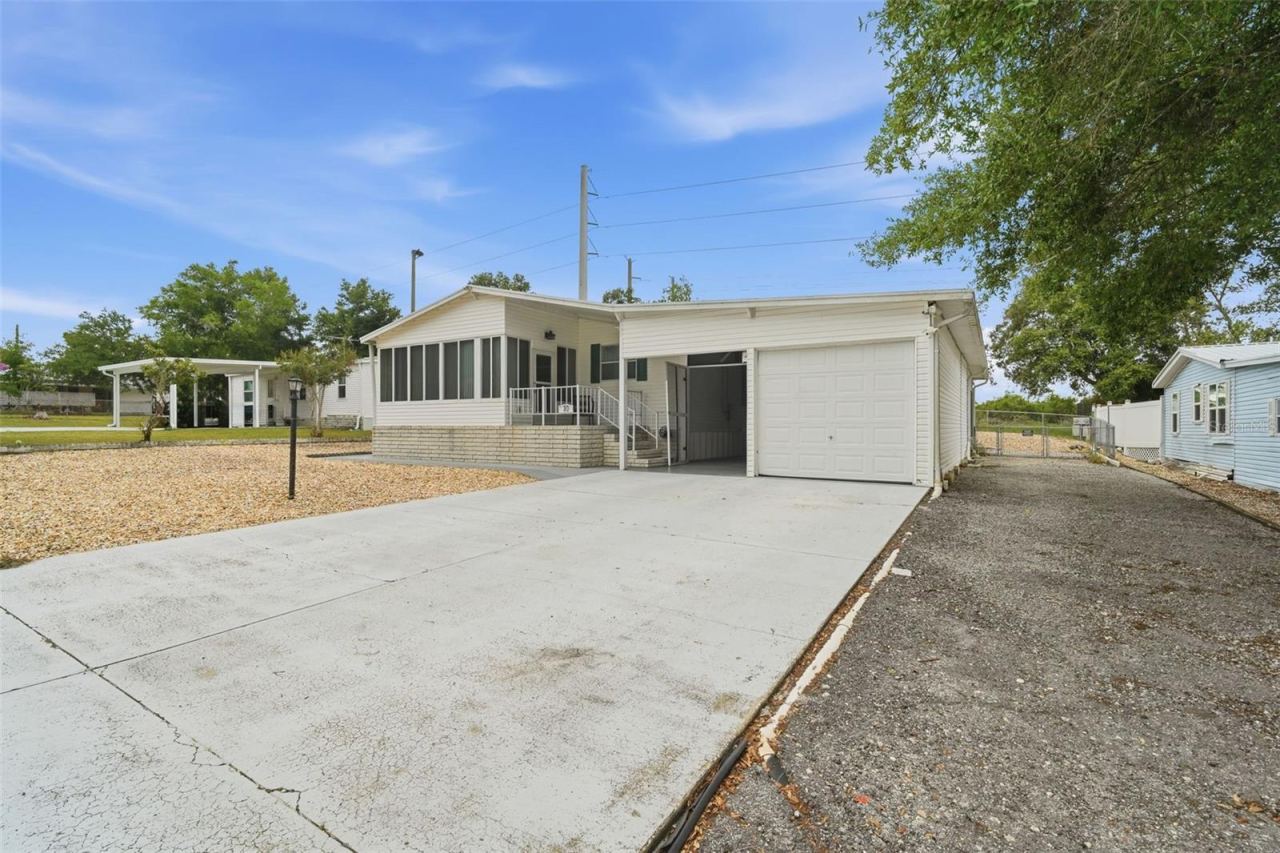 Photo 3 of 30 Florence Blvd, Debary, FL 32713