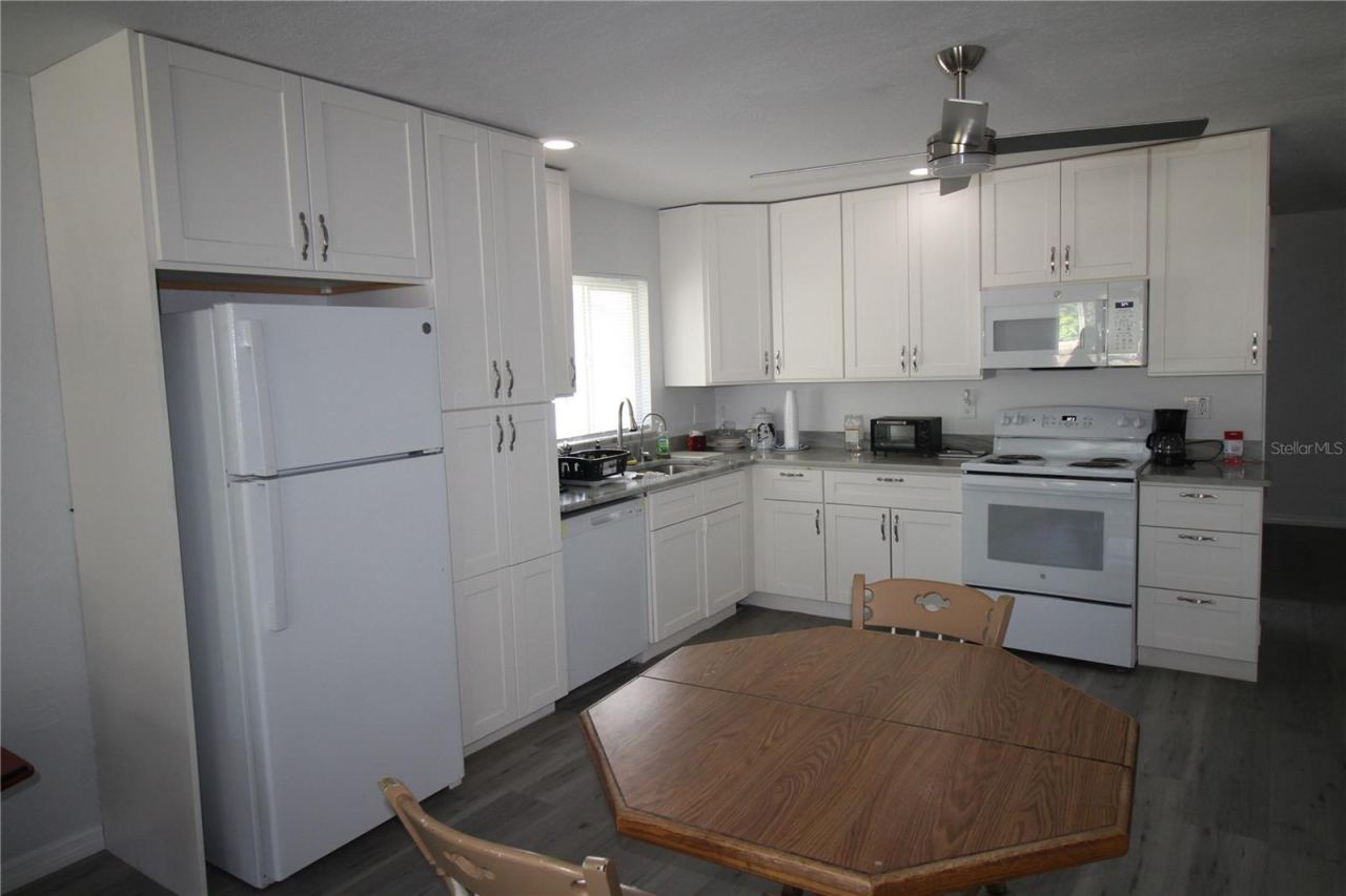 Photo 3 of 812 Oleander Ave, Holly Hill, FL 32117