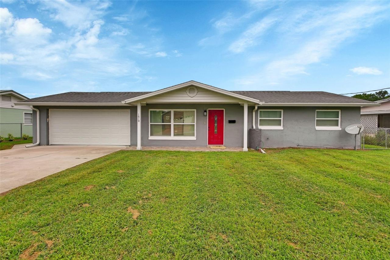 Photo 2 of 1610 Juno Trl, Astor, FL 32102