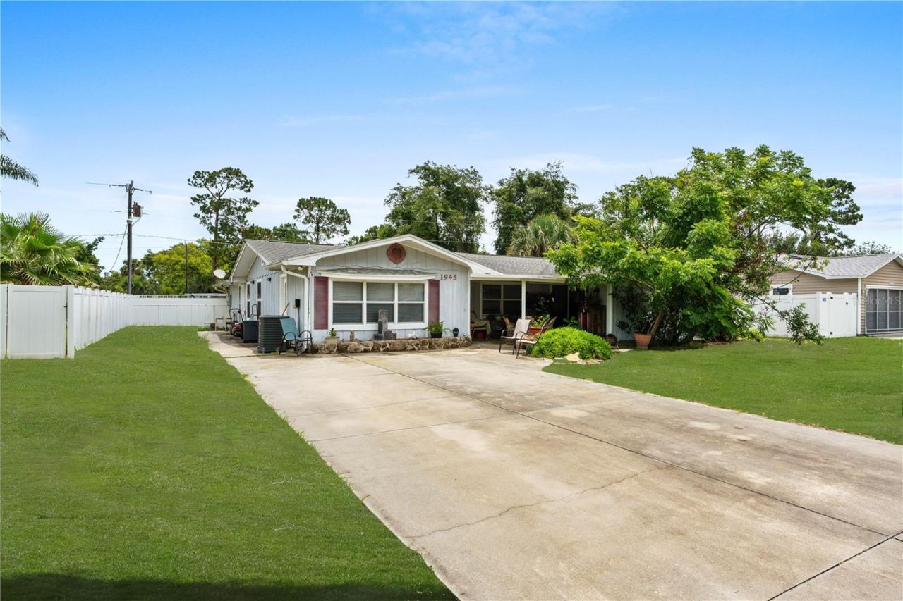 Photo 2 of 1945 Fern Palm Dr, Edgewater, FL 32141