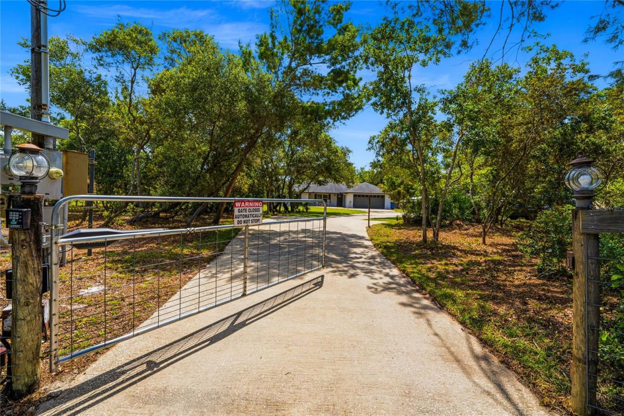 Photo 2 of 135 Linda Sue Dr, Lake Helen, FL 32744