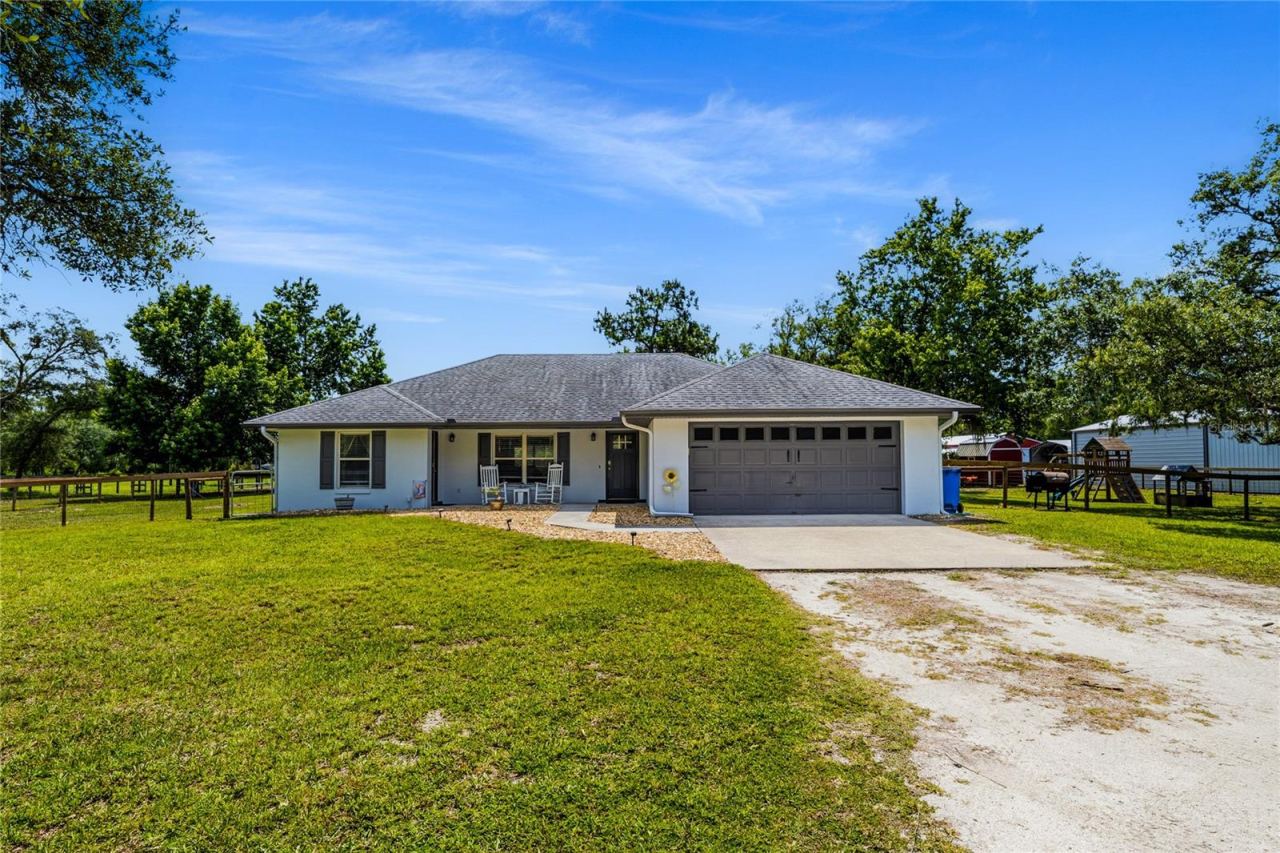 Photo 3 of 135 Linda Sue Dr, Lake Helen, FL 32744