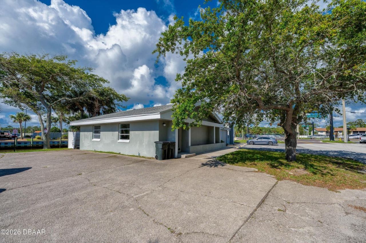 Photo 3 of 2763 S Ridgewood Ave, South Daytona, FL 32119