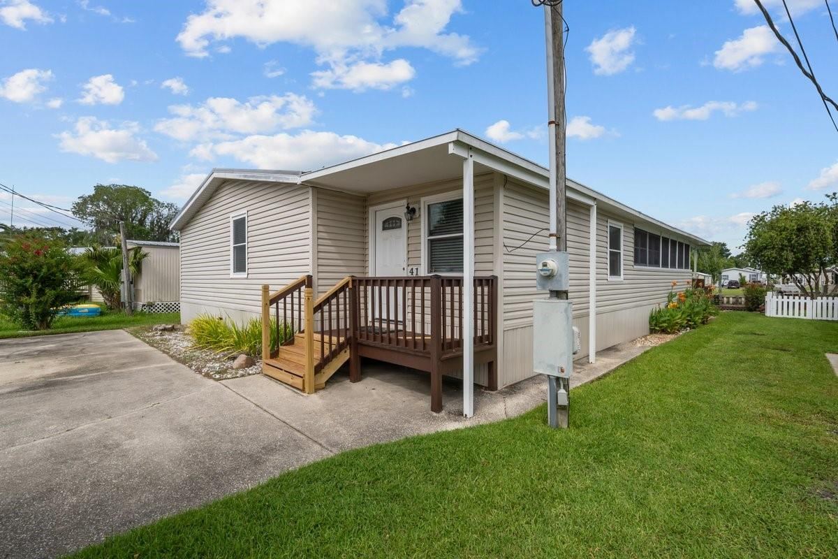 Photo 2 of 41 Scott St, Welaka, FL 32193
