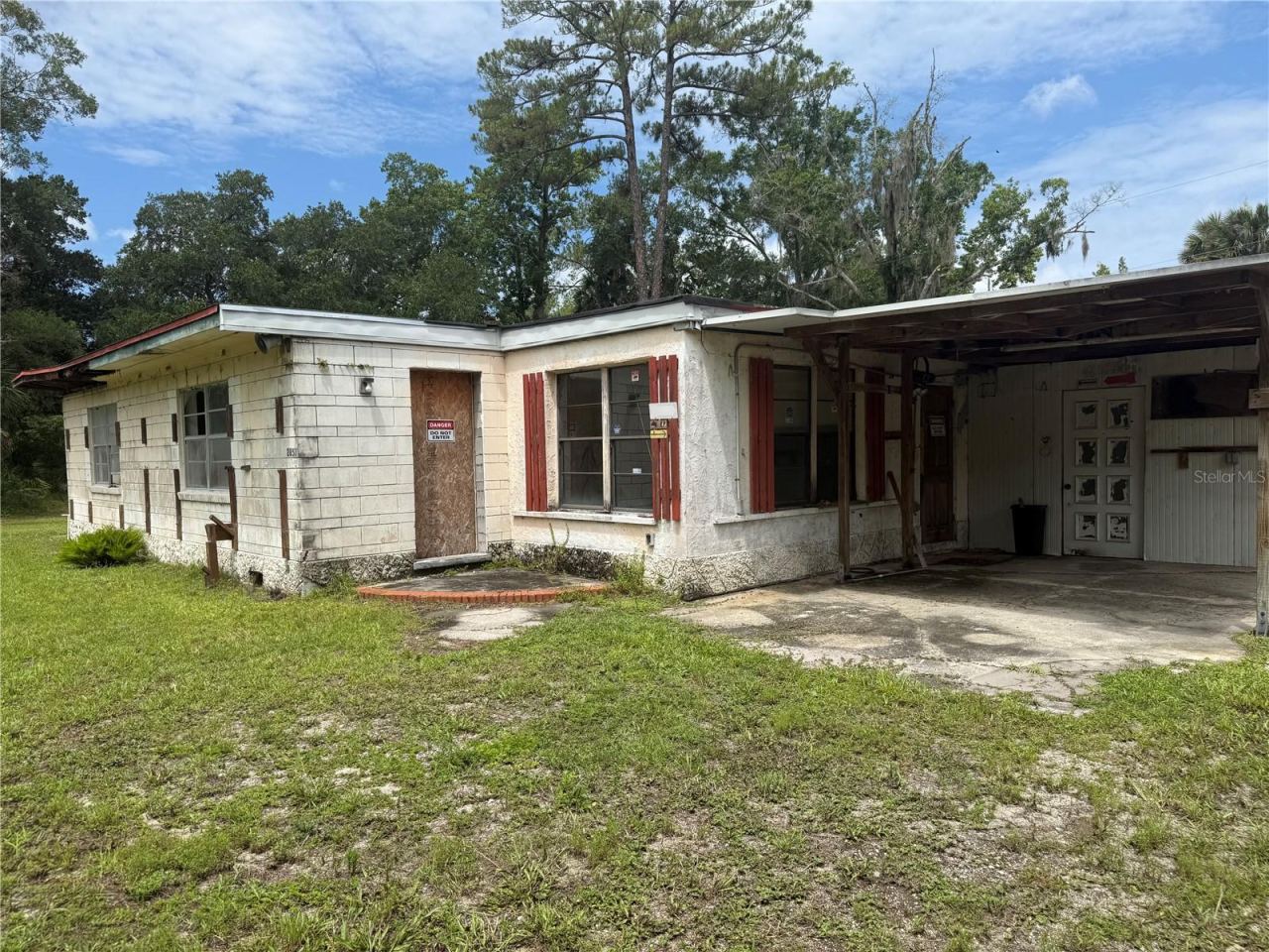 2857 W New York Ave, Deland, FL 32720