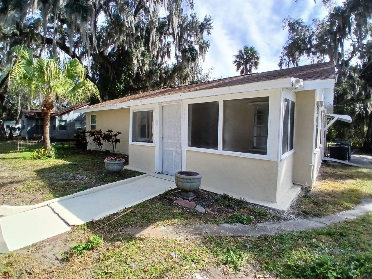 Photo 3 of 921 Winchester St, Daytona Beach, FL 32114