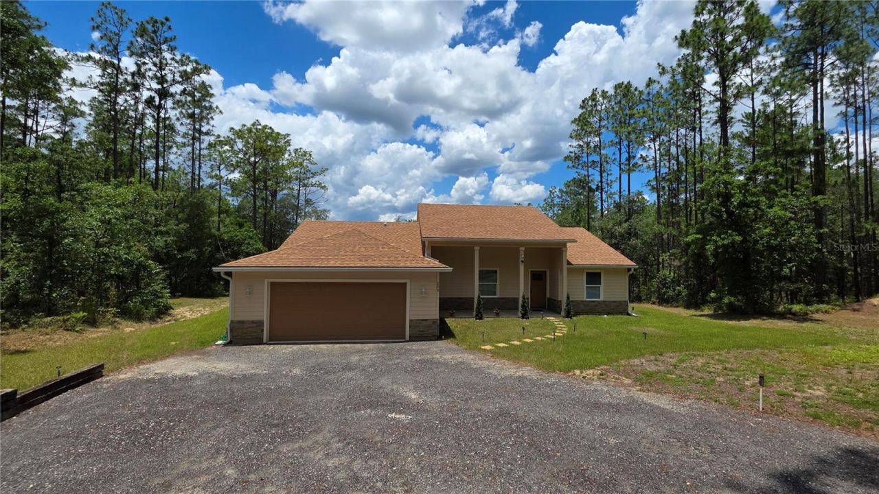 Photo 2 of 200 Hour Glass Cir, Hawthorne, FL 32640