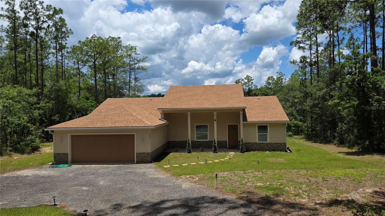 Photo 3 of 200 Hour Glass Cir, Hawthorne, FL 32640
