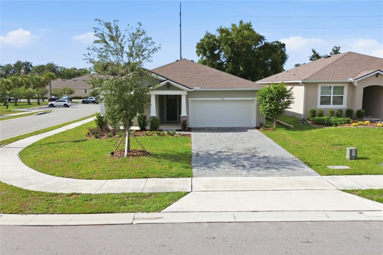 Photo 2 of 1733 Carnelian St, Deland, FL 32720