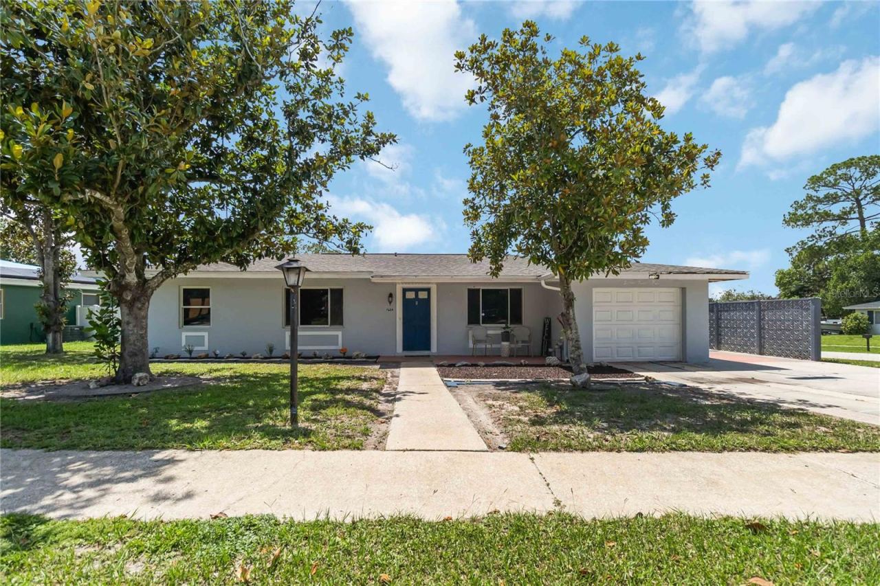 1624 Bloomfield Ave, Deltona, FL 32725