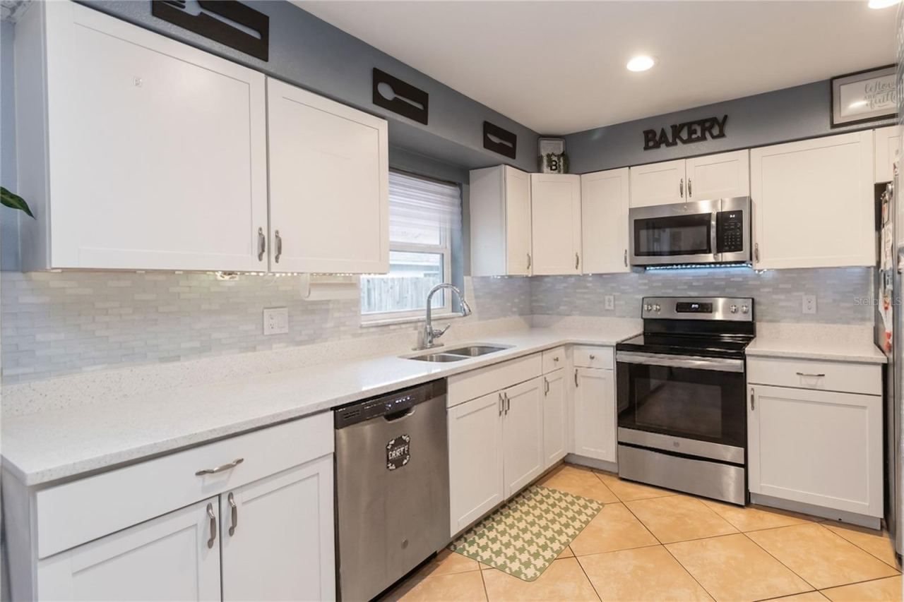 Photo 3 of 1624 Bloomfield Ave, Deltona, FL 32725