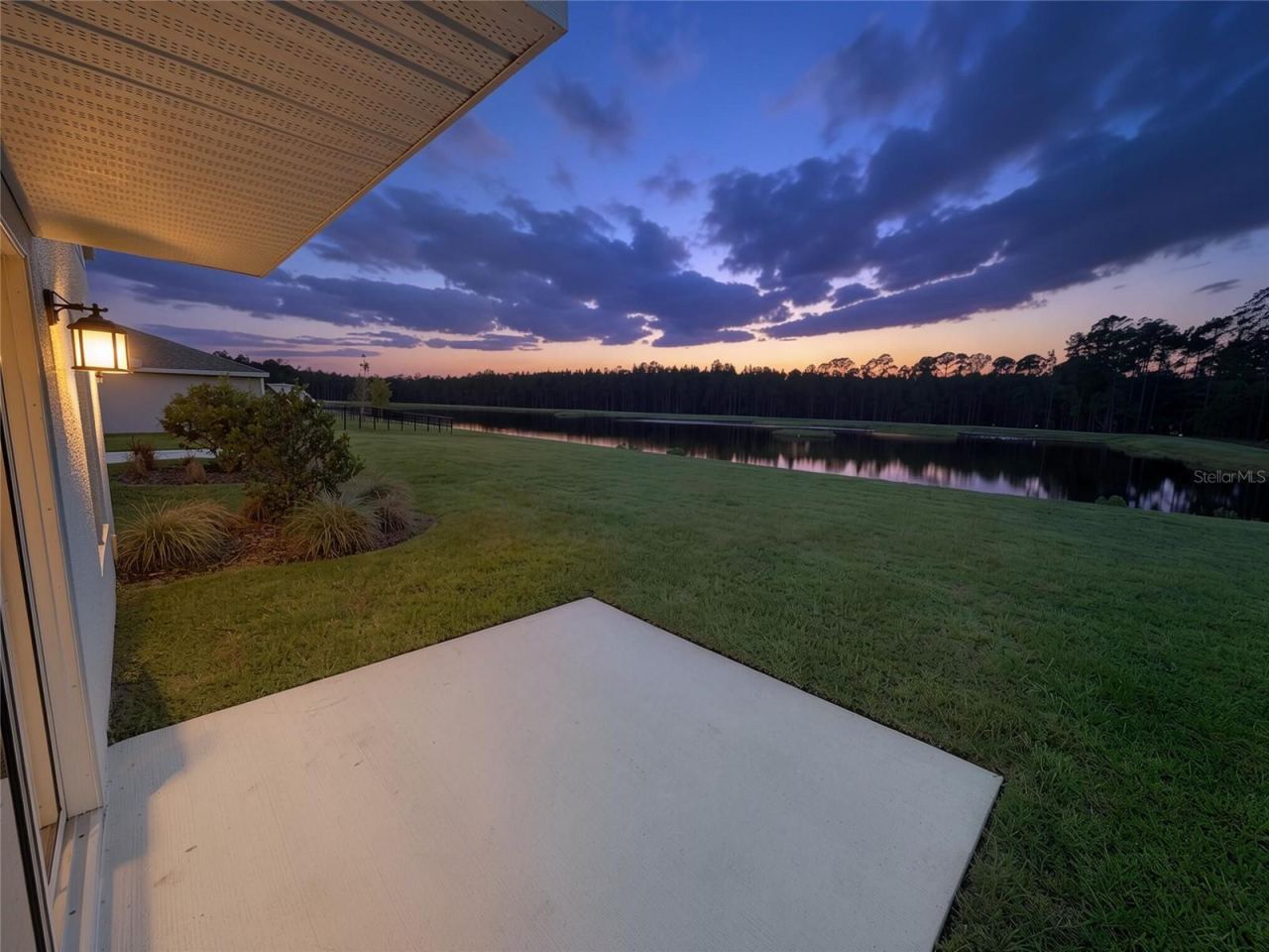 Photo 2 of 1185 Sand Trap Ct, Daytona Beach, FL 32124