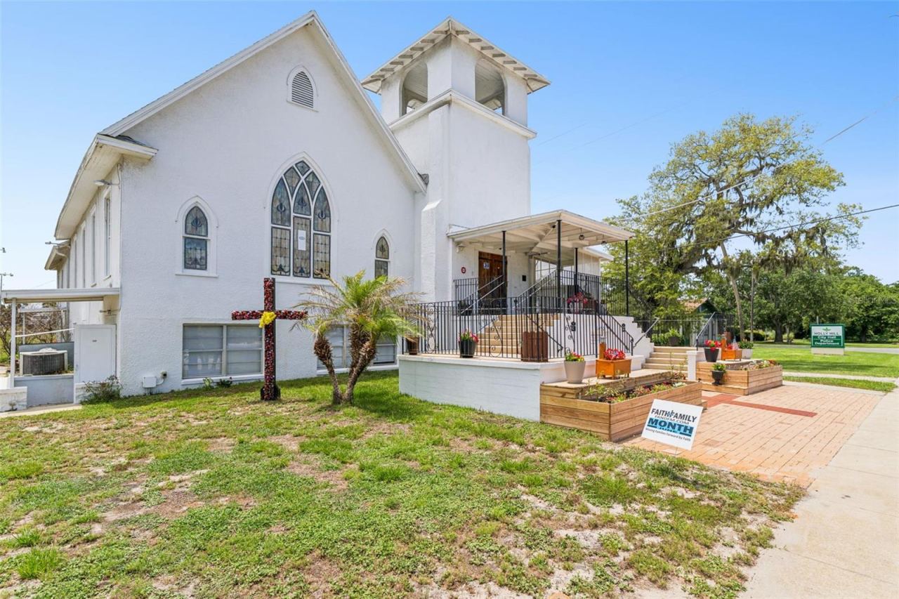 Photo 3 of 1050 Daytona Ave, Daytona Beach, FL 32117