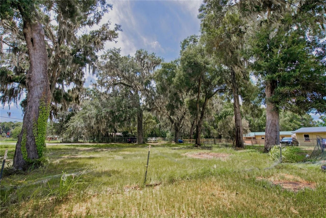 Photo 3 of 720 Huntington Rd, Crescent City, FL 32112