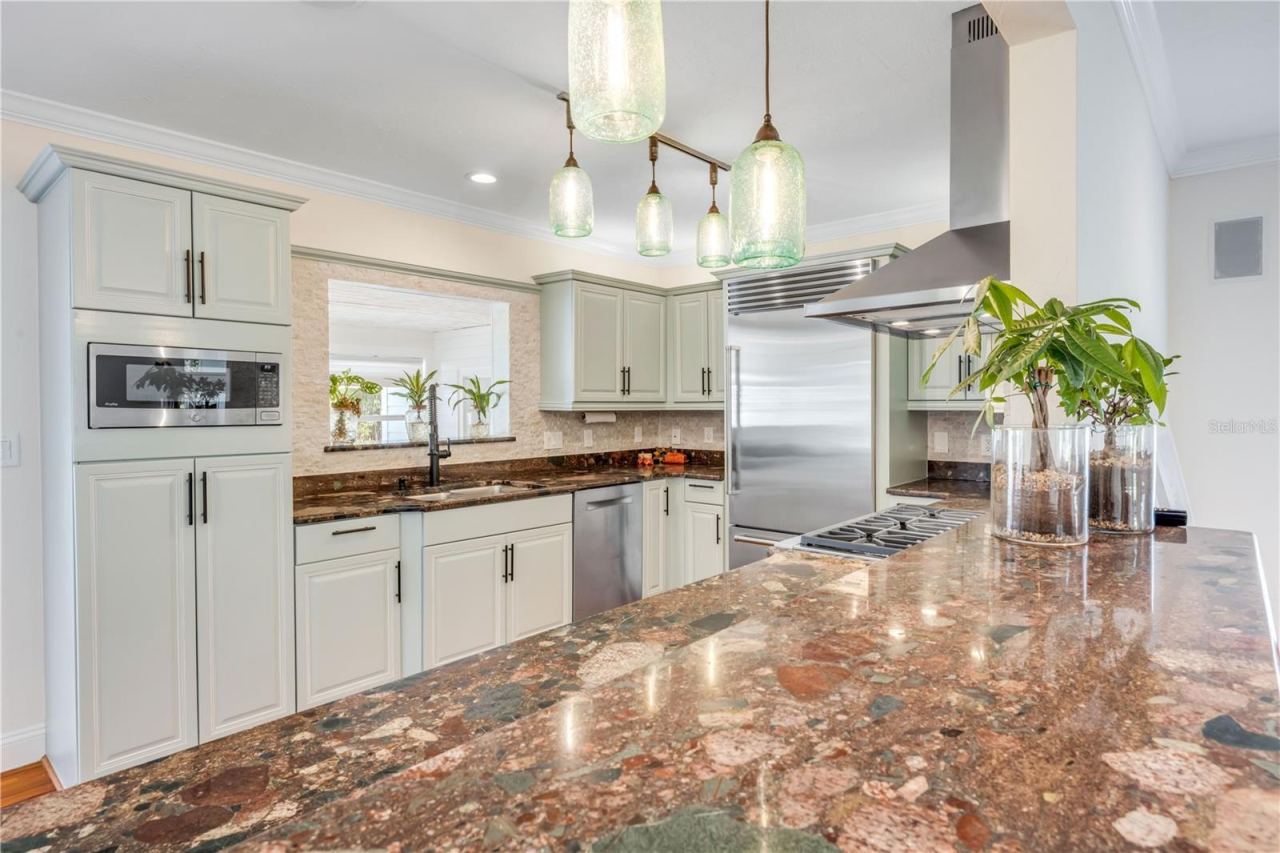 Photo 3 of 506 Yupon Ave, New Smyrna Beach, FL 32169