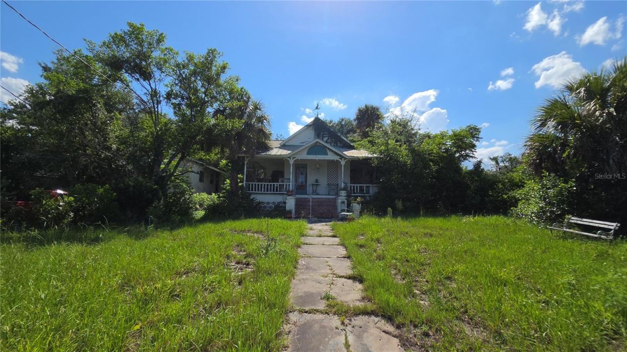 236 N Amelia Ave, Deland, FL 32724