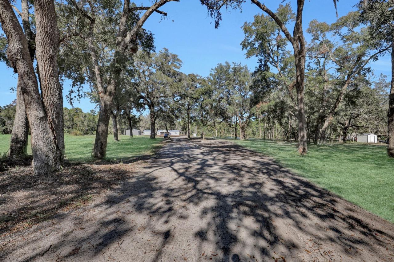 Photo 2 of 141 Woods Rd, San Mateo, FL 32187