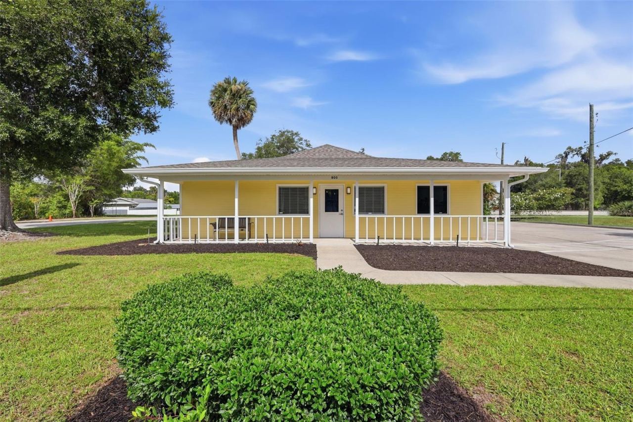 Photo 2 of 800 N Stone St, Deland, FL 32720