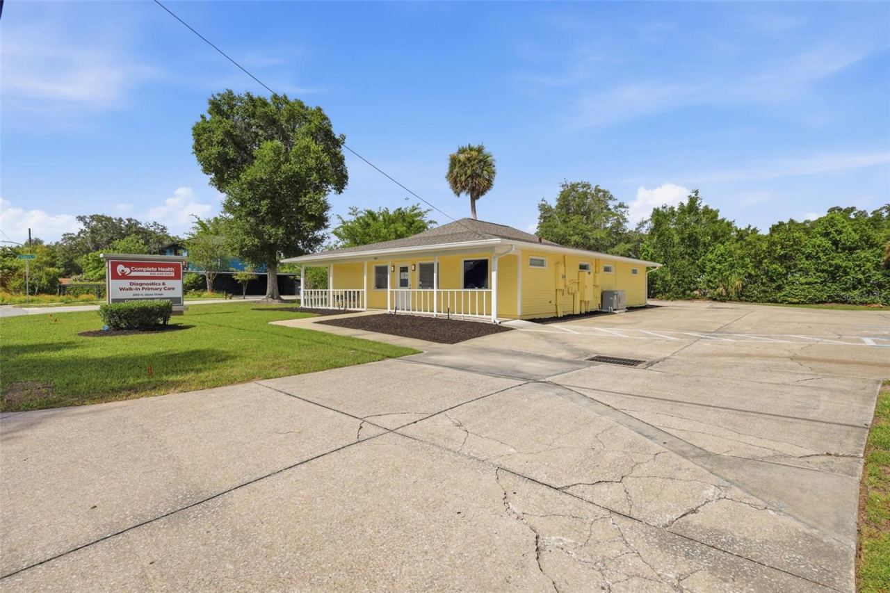 Photo 3 of 800 N Stone St, Deland, FL 32720