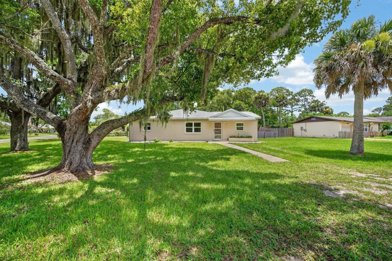 Photo 2 of 2205 Juniper Dr, Edgewater, FL 32141