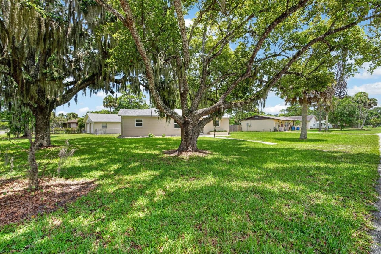 Photo 3 of 2205 Juniper Dr, Edgewater, FL 32141